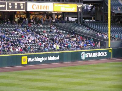 crazy ichiro fans out in right field