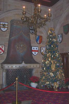 CastleFoyerXmasTree.jpg