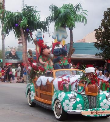 MGMXmasParadeLiloStitch.jpg