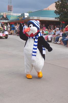 MGMXmasParadePenguin.jpg