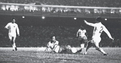 brasil 2 x 1 inglaterra - 1968 - amistoso - gol de tosto sentado.jpg