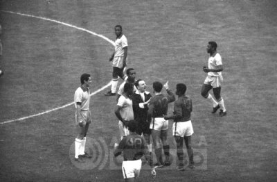 brasil x portugal - 1966 - caa a pel.jpg