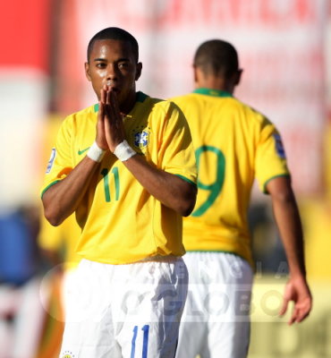 so rezando robinho - vexame do brasil contra o paraguai - eliminatrias 2010.jpg