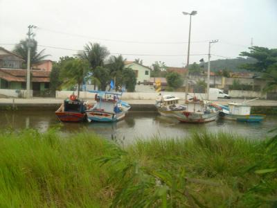 Barcos no rio das ostras