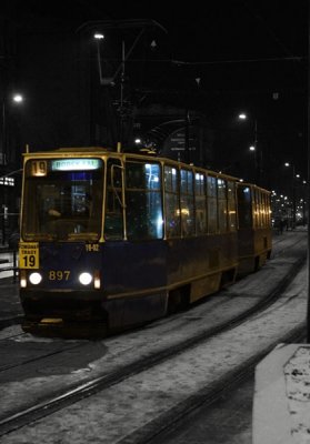 Care crossing the tramways!