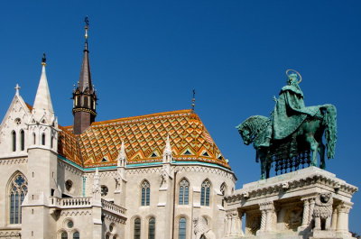 Hungary - Statue of Stephen I facing Matthias Church.jpg