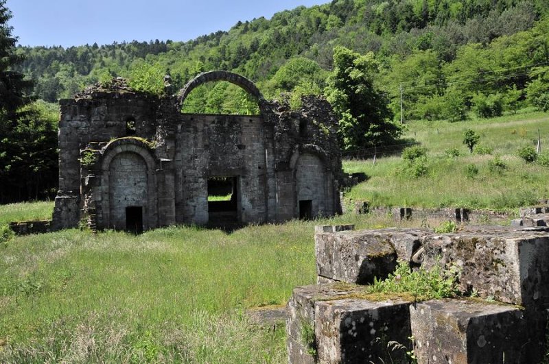 Ruines de lAbbaye de Niedermunster