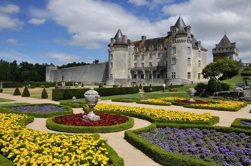 chateau de la Roche-Courbon