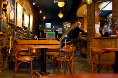 Chouette petit bar, rue St-Jean (Québec)