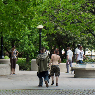 Ottawa à poitrine découverte / Topless in Ottawa