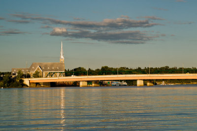 Église Saint-François-de-Sales et pont Lady-Aberdeen, Pointe-Gatineau