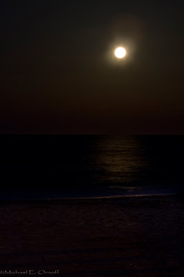 Super Moon Rises at Sandbridge on March 19, 2011