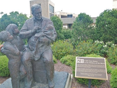 Sabin administering the vaccine