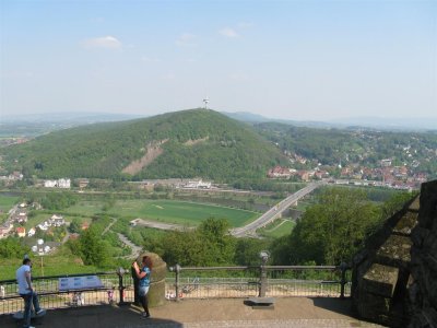 Uitzicht vanaf Kaiser-Wilhelm-Denkmal op Station Porta Westfalica