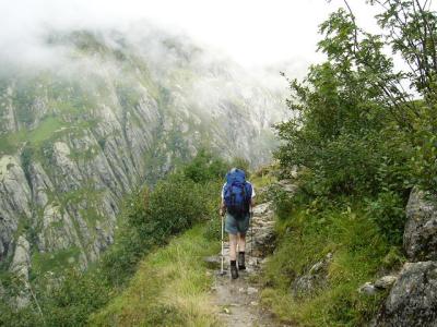 Op weg naar de stuwdam van de Mattensee (1874 m)