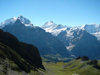 Links Wetterhorn en rechts Schreckhorn