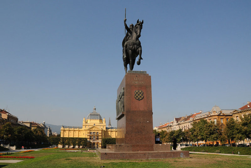 Strossmayer Gallary & Statue