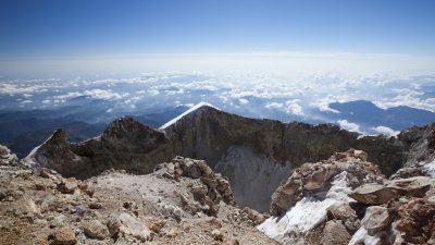 One final shot of the crater from the summit.