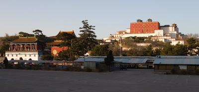 The whole Putuozengcheng Temple.