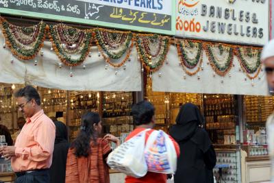 Laad bazaar bustling in the evening