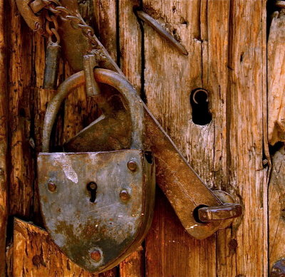 LOCK  ( YOUR HEART BELONGS TO ME )