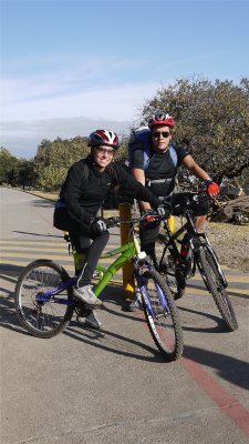 ROBIE Y MARTITA EN LA CARRETERA