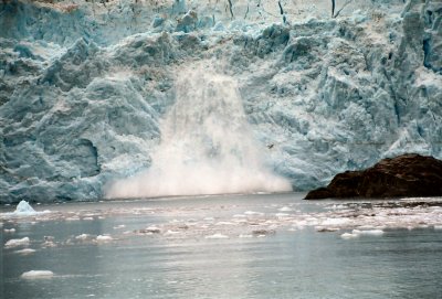 Alyska Glacier Calves