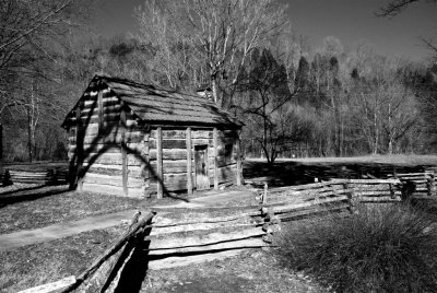 Lincoln Log Home - Knob Creek KY