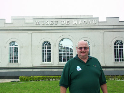 Ken standing in front of Museum