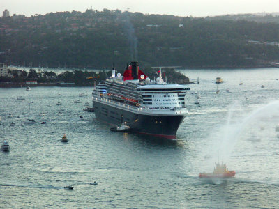 QM2 being guided by a tug boat