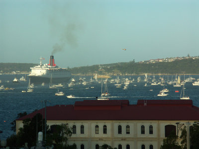 Queen Elizabeth II sailing into Sydney Harbour