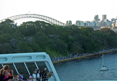 Crowds arriving to see the Queens 20 February, 2007