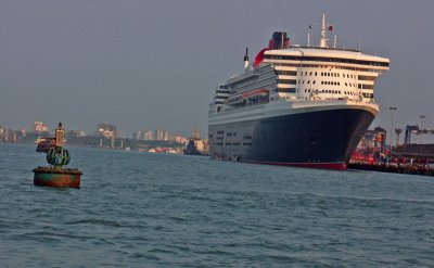  QM2 docked in Cochin 7 March, 2007