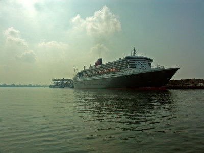 QM2 8 March, 2007