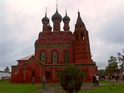 One of the many churches in Yaroslavl 6 September, 2006