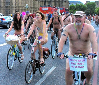 London world naked bike ride 20110250a.jpg