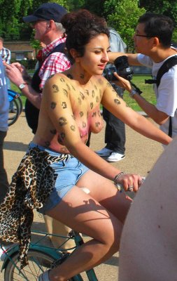  London world naked bike ride 2011 0060a.jpg