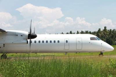 Bombardier Q400 RP-C3033
