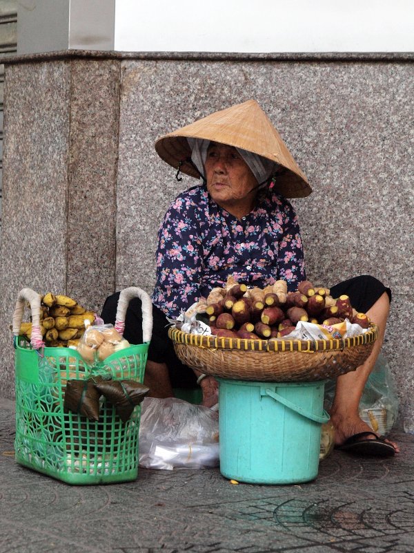 STREET SELLER (SAIGON)