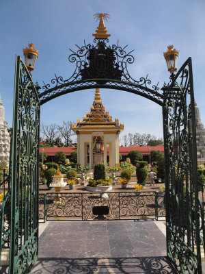 GARDENS OF THE ROYAL PLACE IN PHNOM PENH