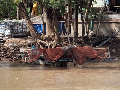 MEKONG RIVER FISHERMAN