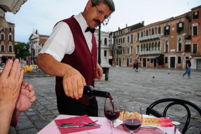 124 VENICE, dinner in the piazza