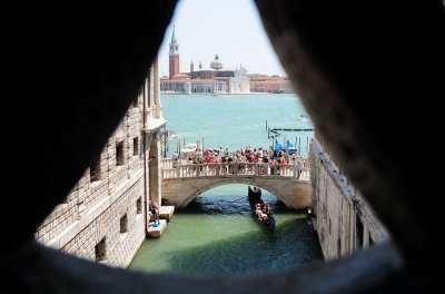 136 VENICE, Bridge of Sighs view from Doges Palace