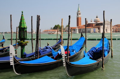 137 VENICE, Grand Canal gondolas