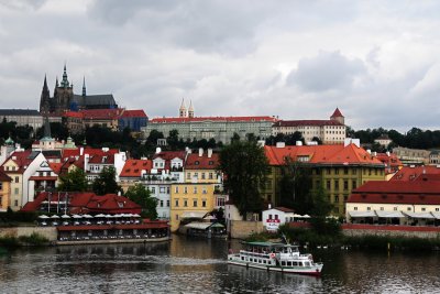 142 PRAGUE, Prague Castle (largest castle on earth)