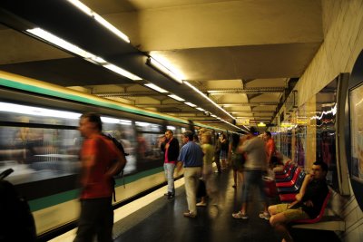 194 PARIS, metro