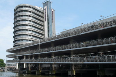 207 AMSTERDAM, bicycle parkade