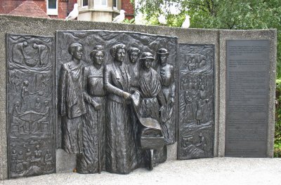 MONUMENT TO LEADERS OF WOMEN'S SUFFRAGE