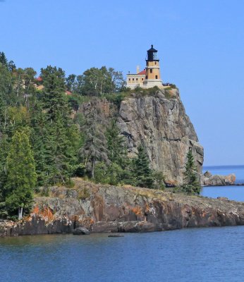 SPLIT ROCK  LIGHT
