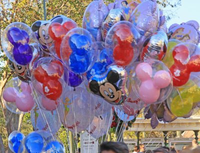 FESTIVE BALLOONS